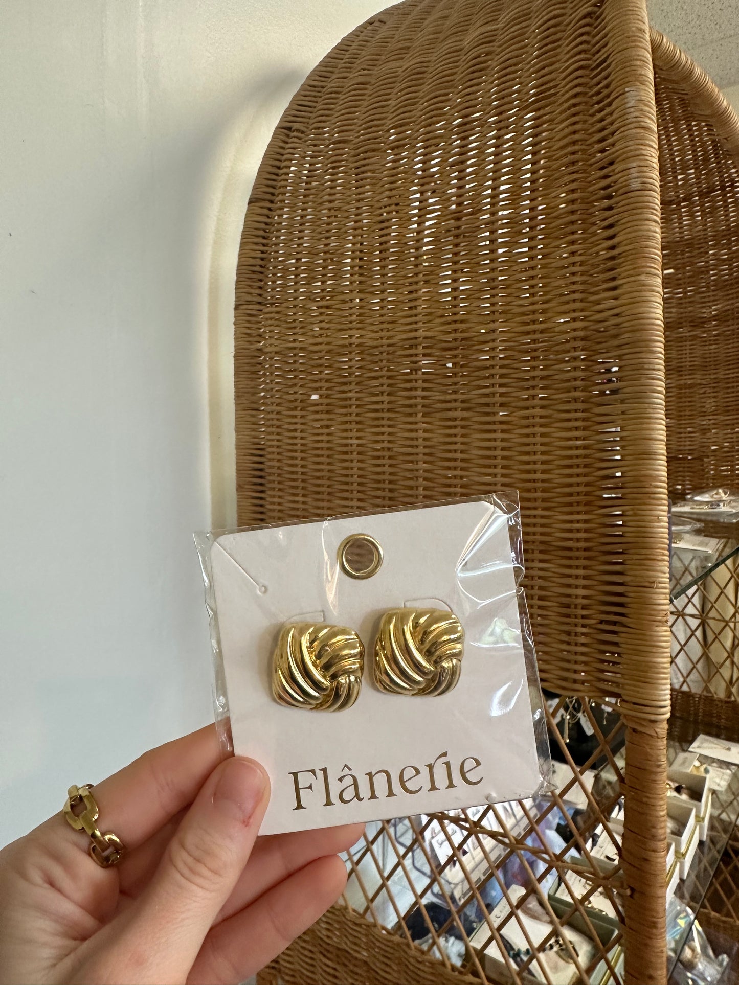 Wavy Square Studs 18K