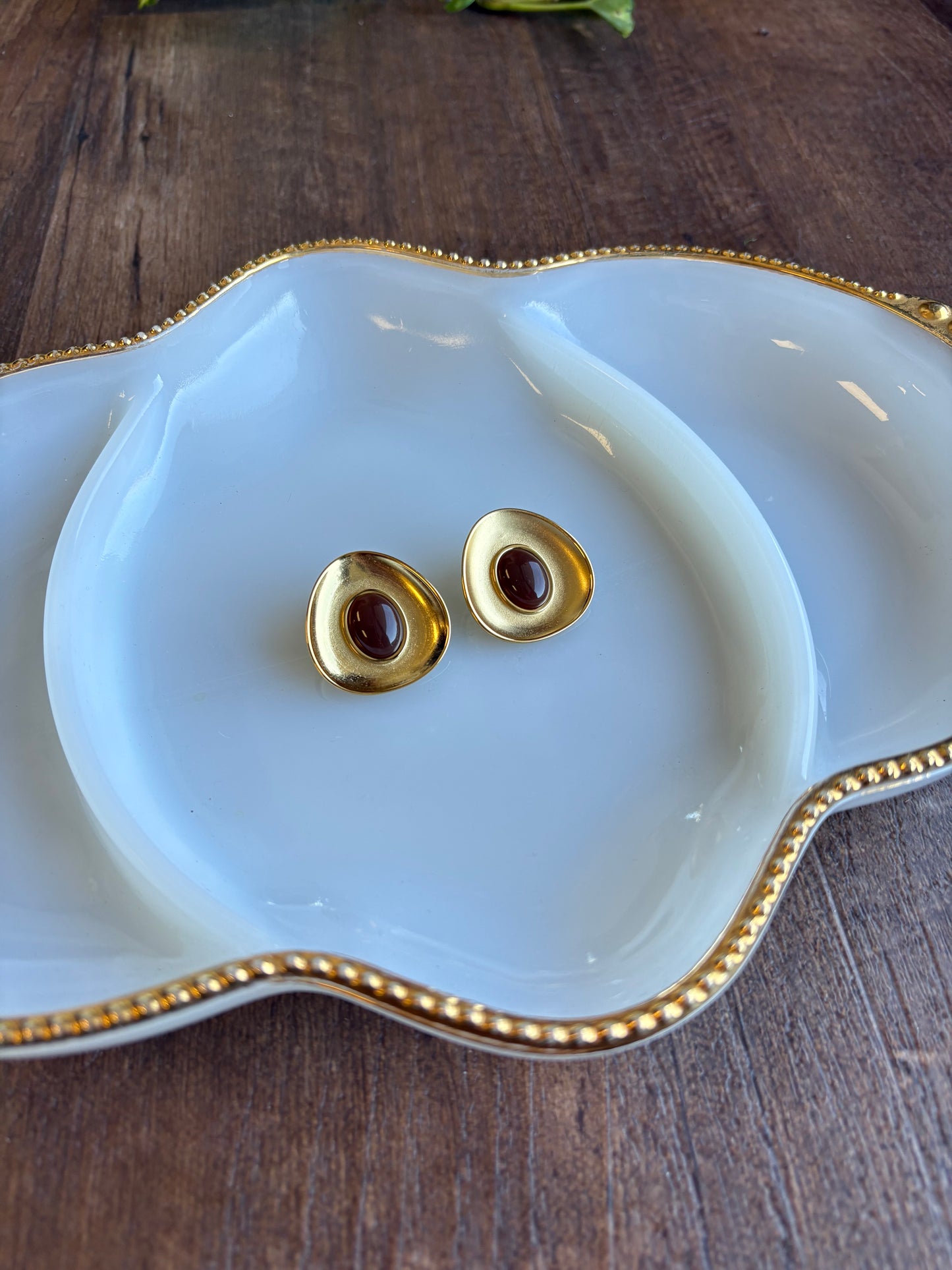 18K Burgundy Oval Stud Earring