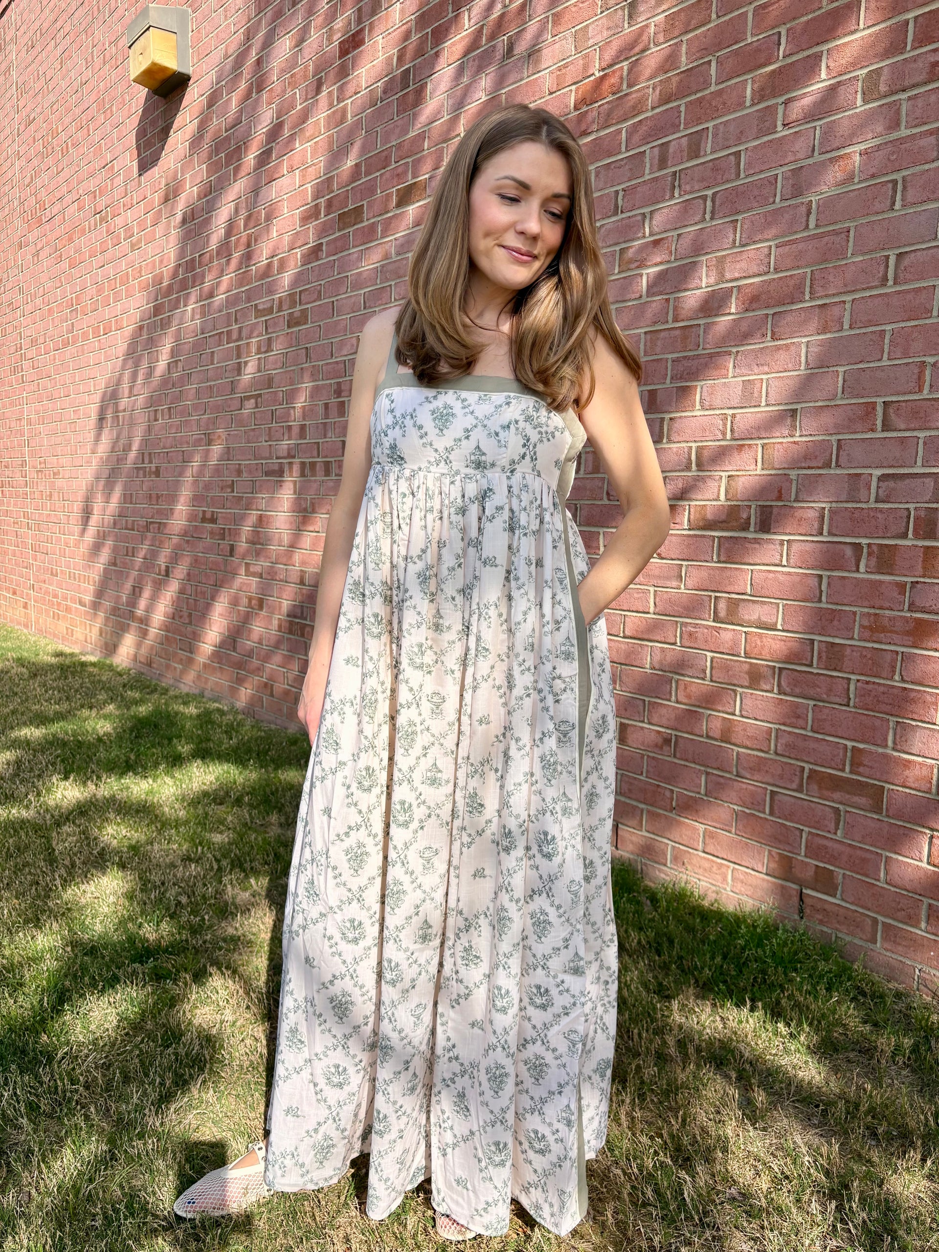 toile maxi dress Green – forevermore boutique persephone Ken's Steak House Lite The flowy silhouette drapes Size:18–18.5 Neck – 34/35 Sleeve
