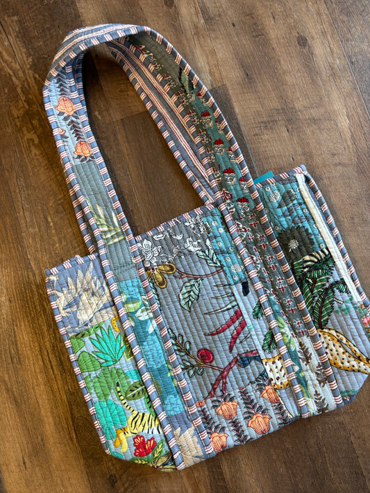 DOORBUSTER Grey Blue Small Quilted Bag