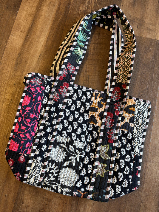 DOORBUSTER Black Small Quilted Bag